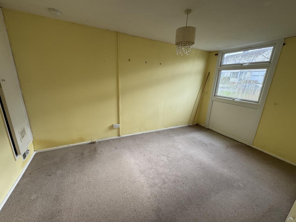 Lot: 110 - END-TERRACE HOUSE FOR IMPROVEMENT - Bedroom 1